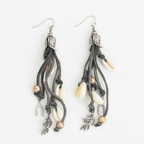 Artisan Seaside Conch Sea Shell Dangle Earrings - Picture 2 of 4